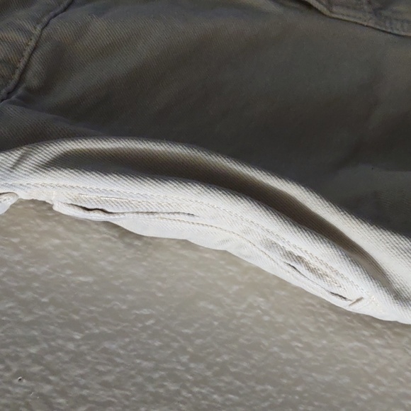 USED ZARA SIZE 4 DISTRESSED SHORTS POCKETS ON BACK AND SIDES - Picture 4 of 10